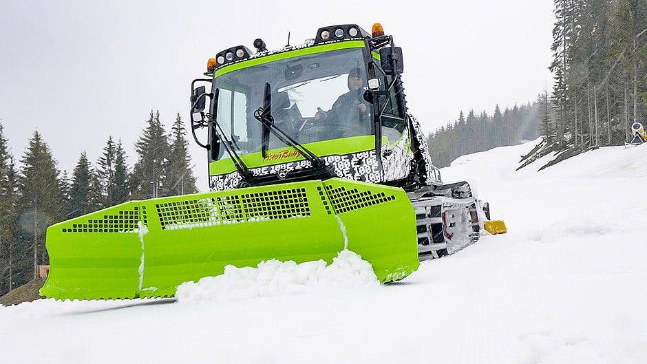 100% electric piste basher
